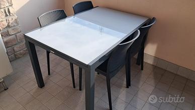 Tavolo da esterno allungabile con sedie