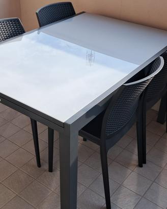 Tavolo da esterno allungabile con sedie