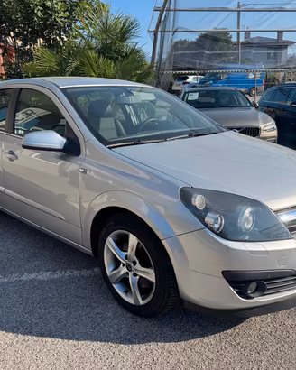 Opel Astra 1.9 16V CDTI 150CV 5 porte Cosmo