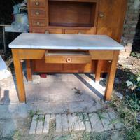 tavolo legno con piano in marmo 