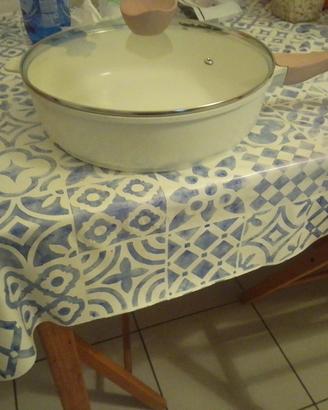 Pentola nuova in ceramica 
