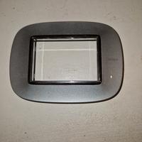 Placchette grigie in allumnio Bticino Axolute