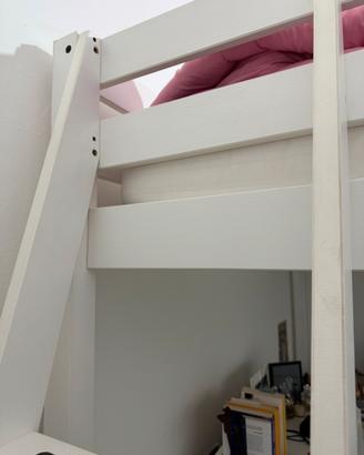 Letto soppalco e armadio
