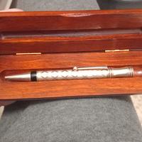 Penna Vintage con astuccio in radica e argento.