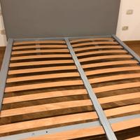 Letto matrimoniale con doghe