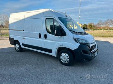 Peugeot Boxer 2.2 140cv L2H2 2022