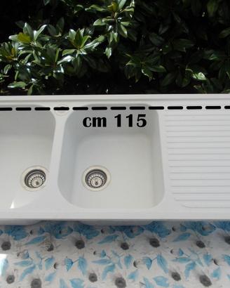 Lavello cucina a due vasche con gocciolatoio