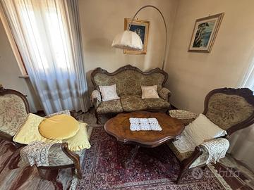 Divano antico Con poltrone