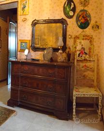 Mobili camera antichi