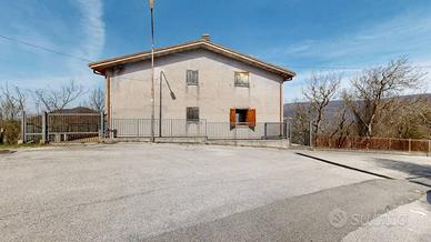 Villa di 200 m² con 5 locali a Varco Sabino