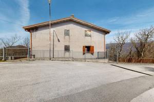 Villa di 200 m² con 5 locali a Varco Sabino
