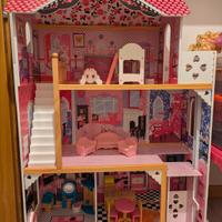Casa delle bambole in legno