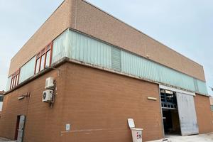 Capannone 400 mq con corte esclusiva e cancello