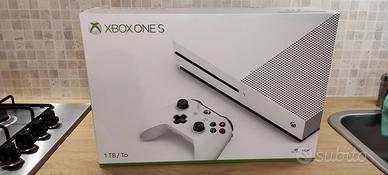 Xbox One S + joystick + supporto verticale