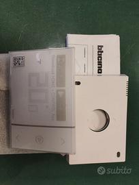 ermostato BTicino Smarther bianco da parete