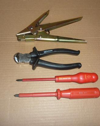 Cacciaviti USAG FACOM 1000V+tirafascette+tronchese