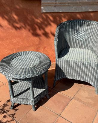 Poltrona e tavolino midollino
