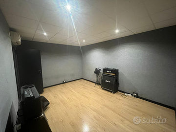 Sala prove studio di registrazione mixing room