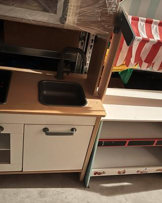 Cucina Ikea e bancarella fruttivendolo