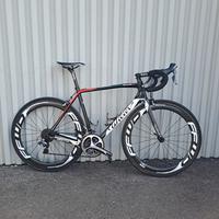 Bici da corsa Wilier 07 tricolore con accessori 