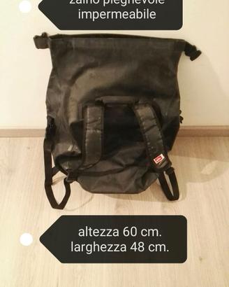 Zaino pieghevole impermeabile.