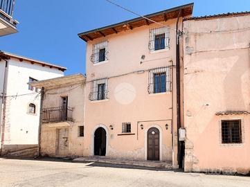 CASA SEMINDIPENDENTE A AVEZZANO