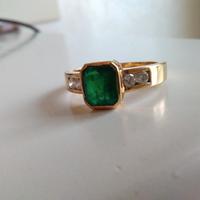anello in oro  smeraldo e brillanti 