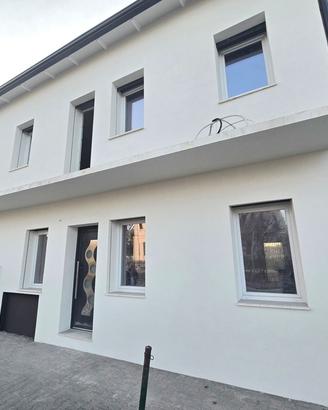 Vigonovo Centro:Stabile su 2 livelli di 130 mq cir