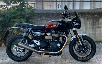 Triumph Speed Twin 1200 Stealth Edition