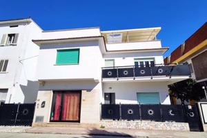 Stabile/Palazzo Alba Adriatica [W84VRG]