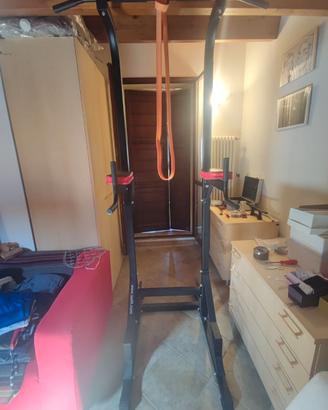 Stazione multifunzione, sbarra trazioni, palestra