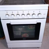 Cucina e frigorifero