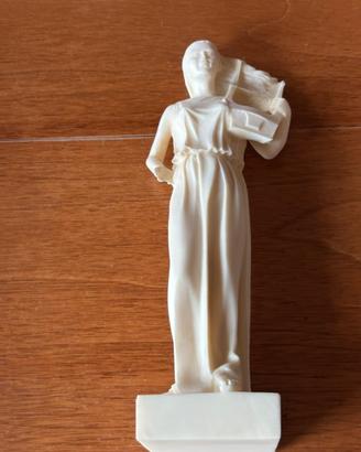 Scultura di donna