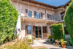 SPLENDIDA SOLUZIONE COMPLETAMENTE RISTRUTTURATA CO