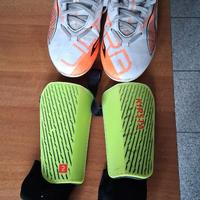 Scarpe da calcio bambino e parastinchi