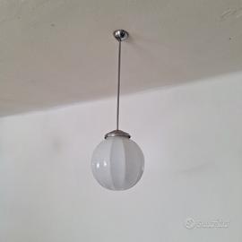 Lampadario in metallo e vetro opale Stilnovo
