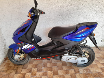 Motorino Scooter Yamaha Aerox 50cc