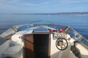 Motoscafo 6 metri natante a motore con posto barca