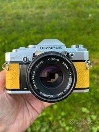 Olympus OM30 + zuiko 50mm f 1.8 + batterie nuove
