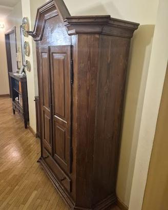 Armadio/Guardaroba in Legno Massello Sagomato