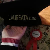 Tocco di laurea in velluto con coccarda