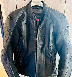 Giacca in pelle e guanti