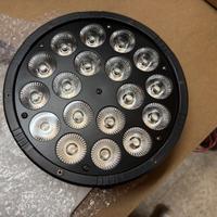 Faretto PAR LED DMX con 18 LED RGBW