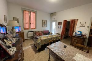 Bilocale al piano rialzato gia a reddito