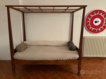 Letto a baldacchino