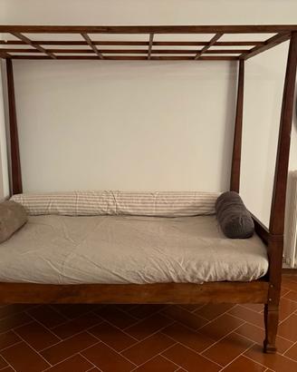 Letto a baldacchino