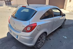 Opel Corsa Diesel 75 cv oltre 20km/l e neopatentat
