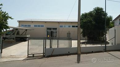 Capannone ad uso commerciale, industriale