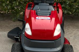 Trattorino taglia erbaa