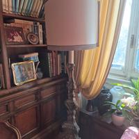 Candeliere in legno intagliato e laccato 